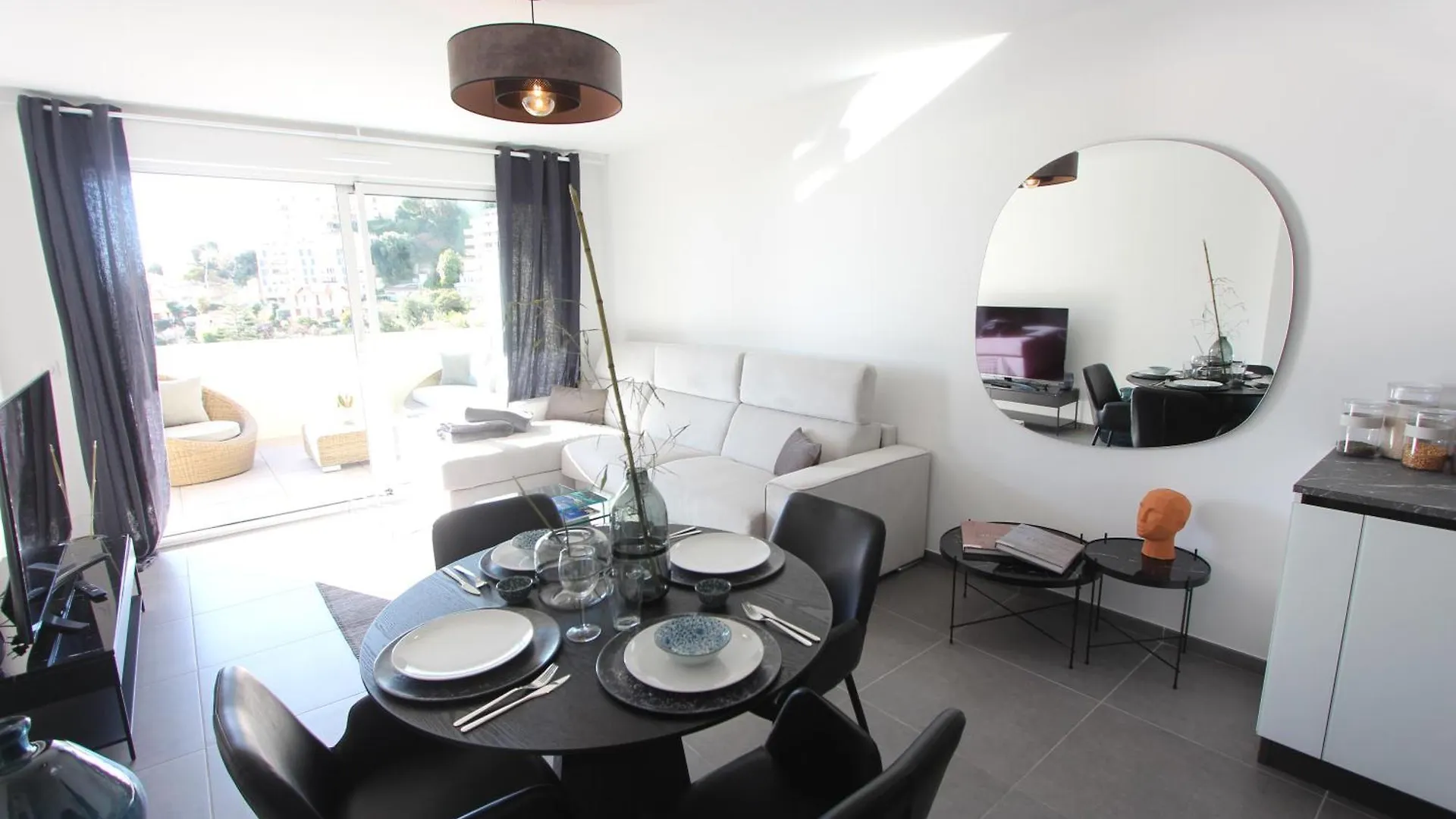 Sun Paradise Seaview&Terrace Parking&Pool Beausoleil 0*,  Francia