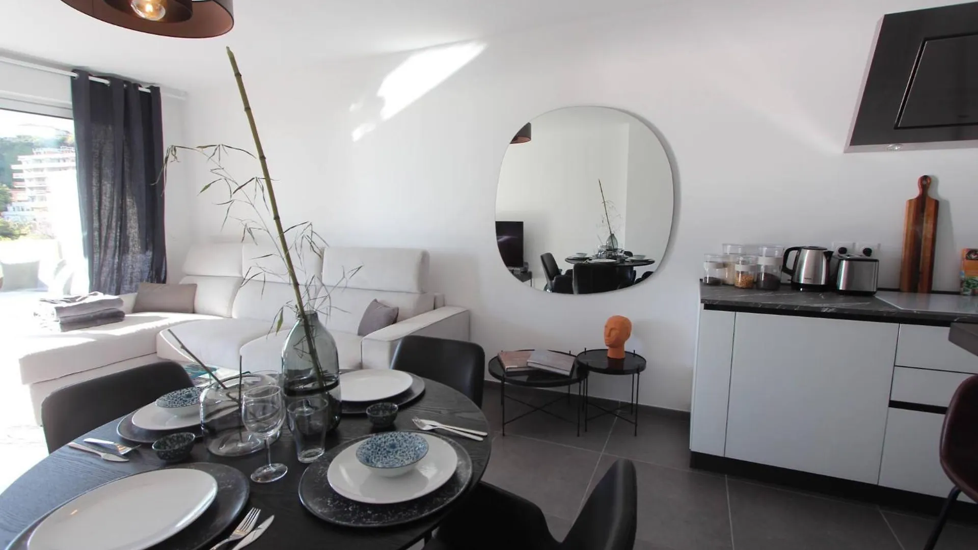 Sun Paradise Seaview&Terrace Parking&Pool Beausoleil Francia