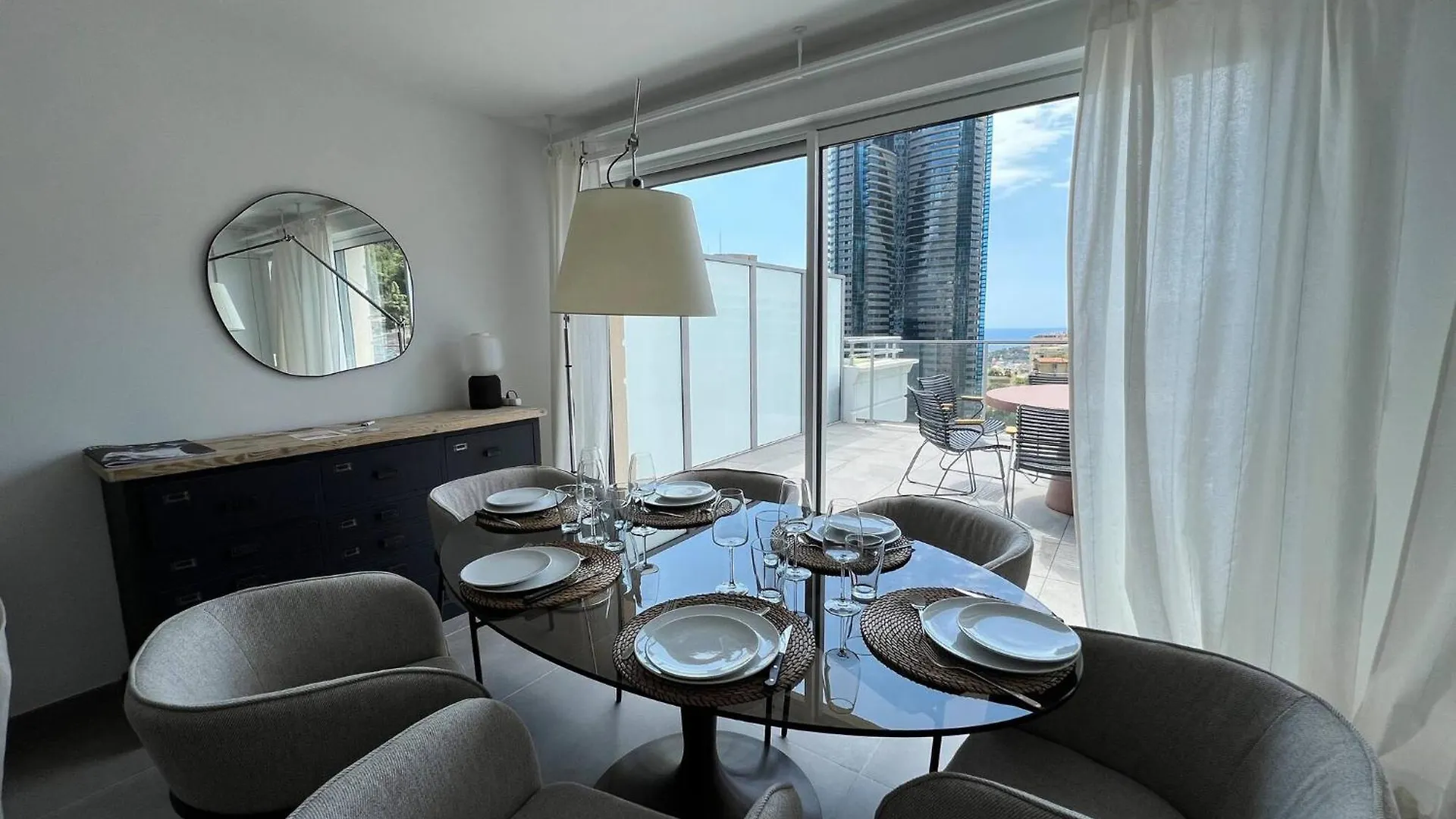 Sun Paradise Seaview&Terrace Parking&Pool Beausoleil 0*,  Frankrike